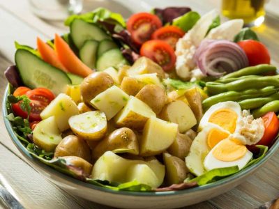 Dieser unterschätzte Sattmacher schlägt Reis und Nudeln in jeder Sommersalat-Bowl
